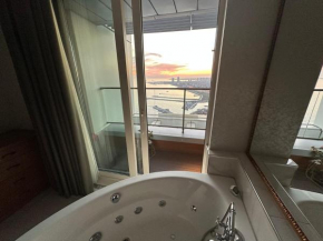 Magnificent High Floor Suite with Private Jacuzzi